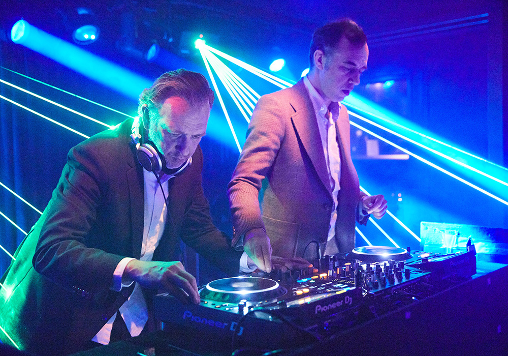 2ManyDJs 1