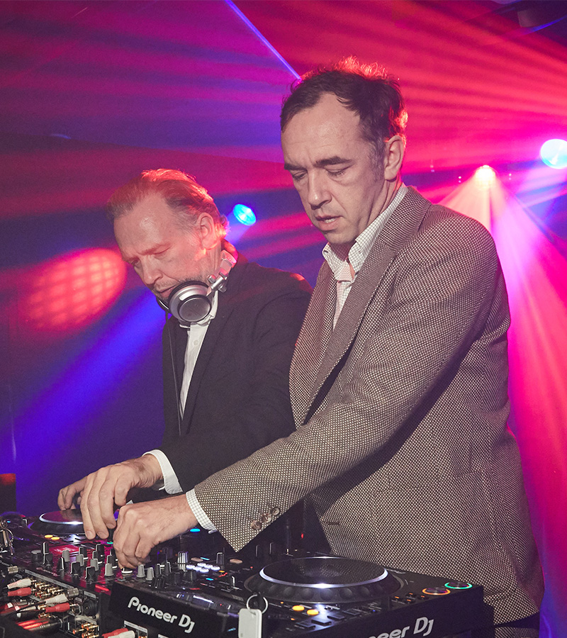2ManyDJs Header